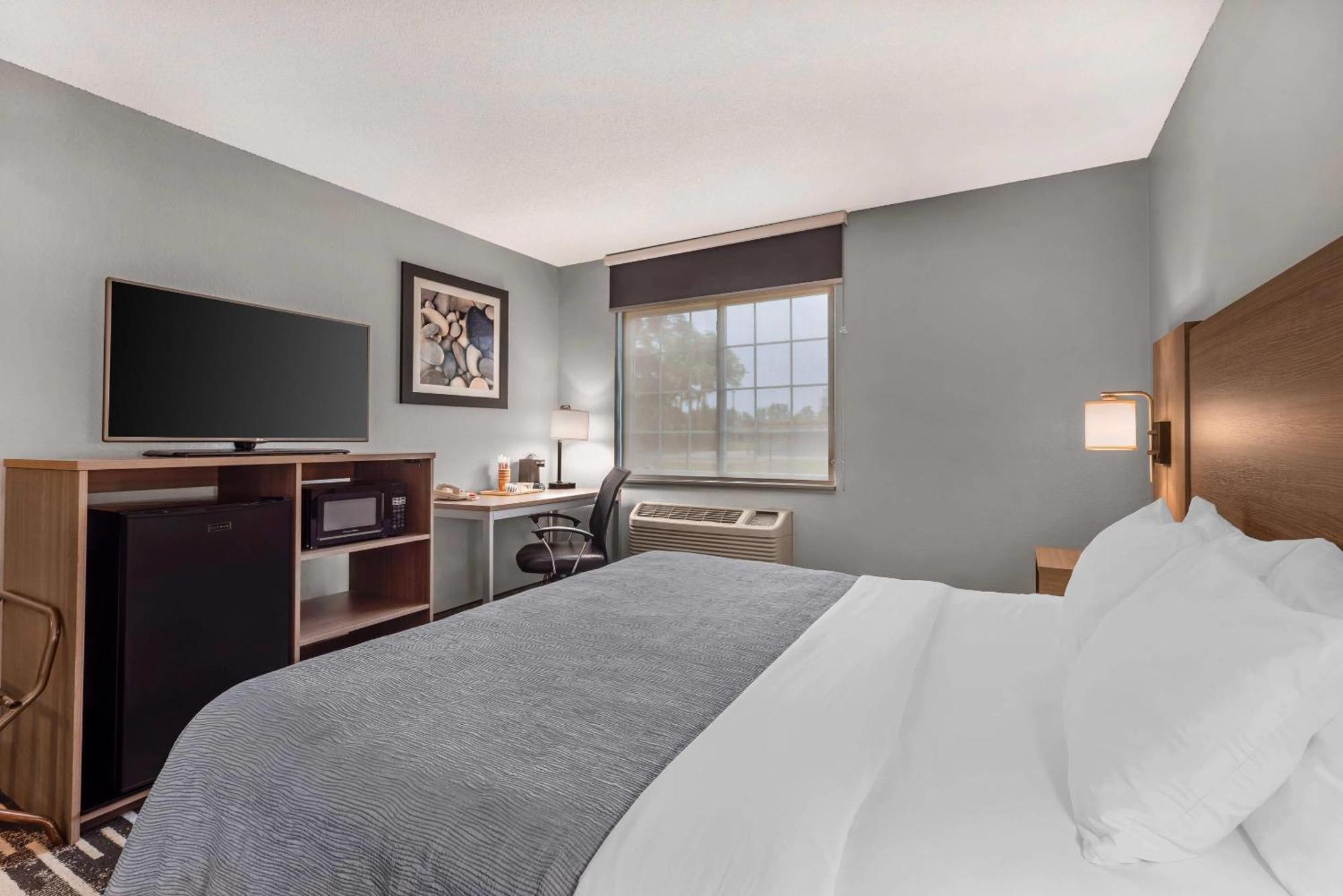Inn Quality Near Indiana Dunes National Park I-94